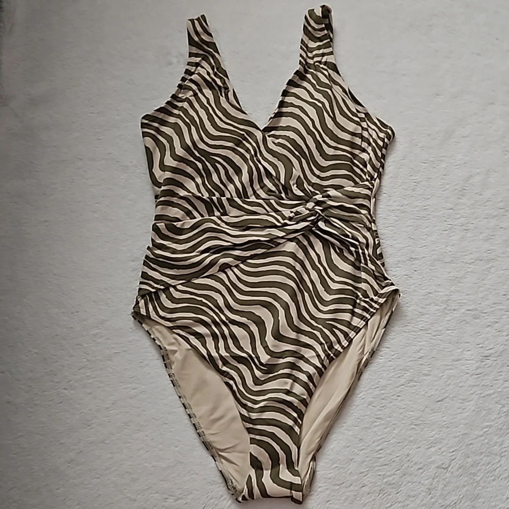*NWT* Andie The Capri One Piece Swimsuit - Picture 4 of 13